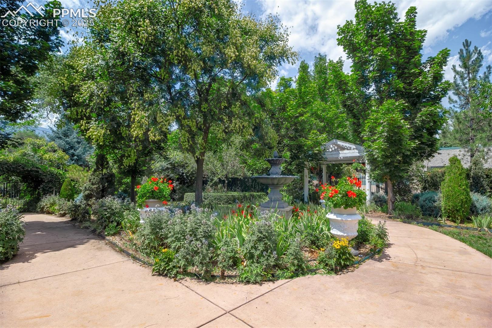 Parisian Garden: Entrances