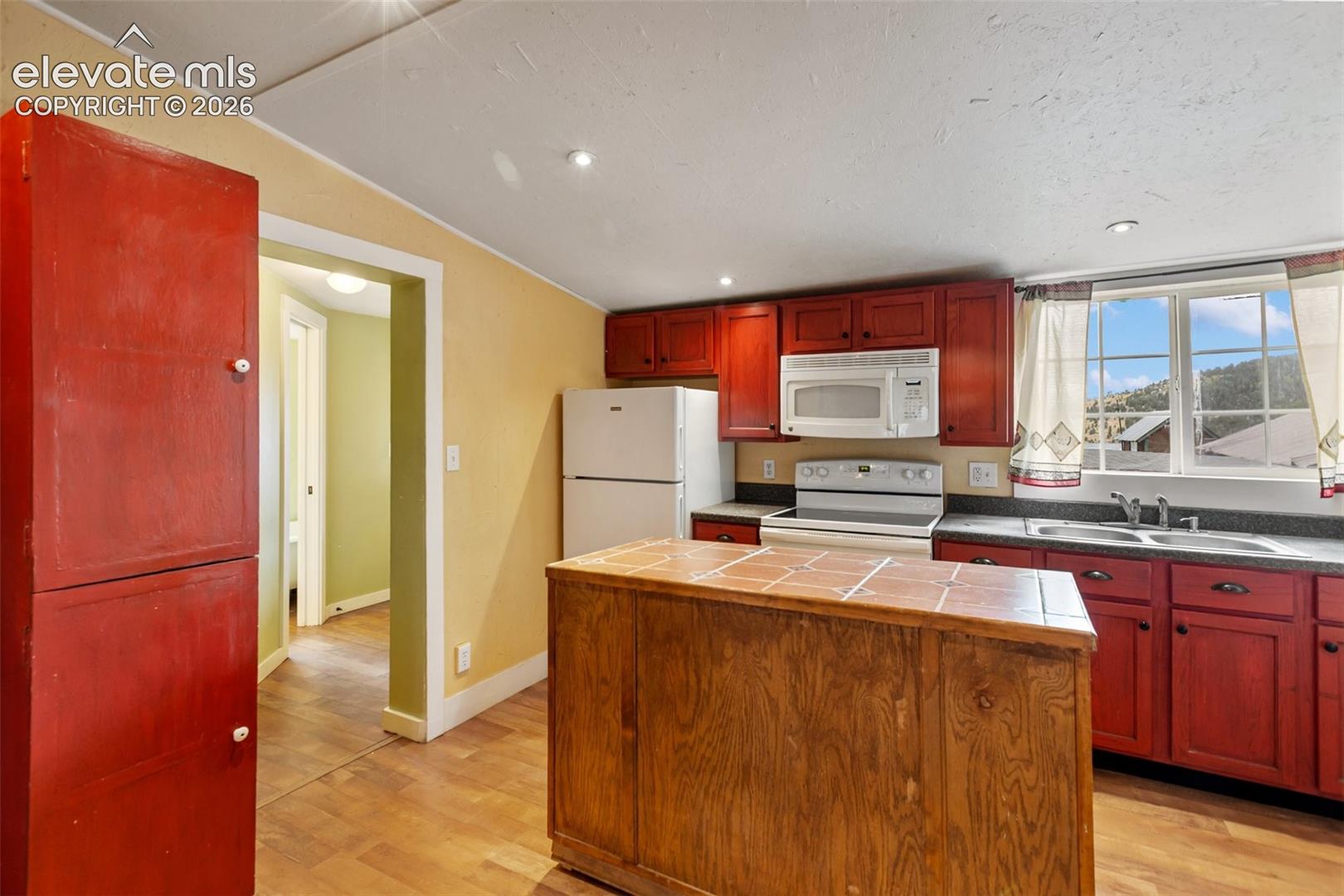 Photo 17 of 102 Spicer Avenue, Victor