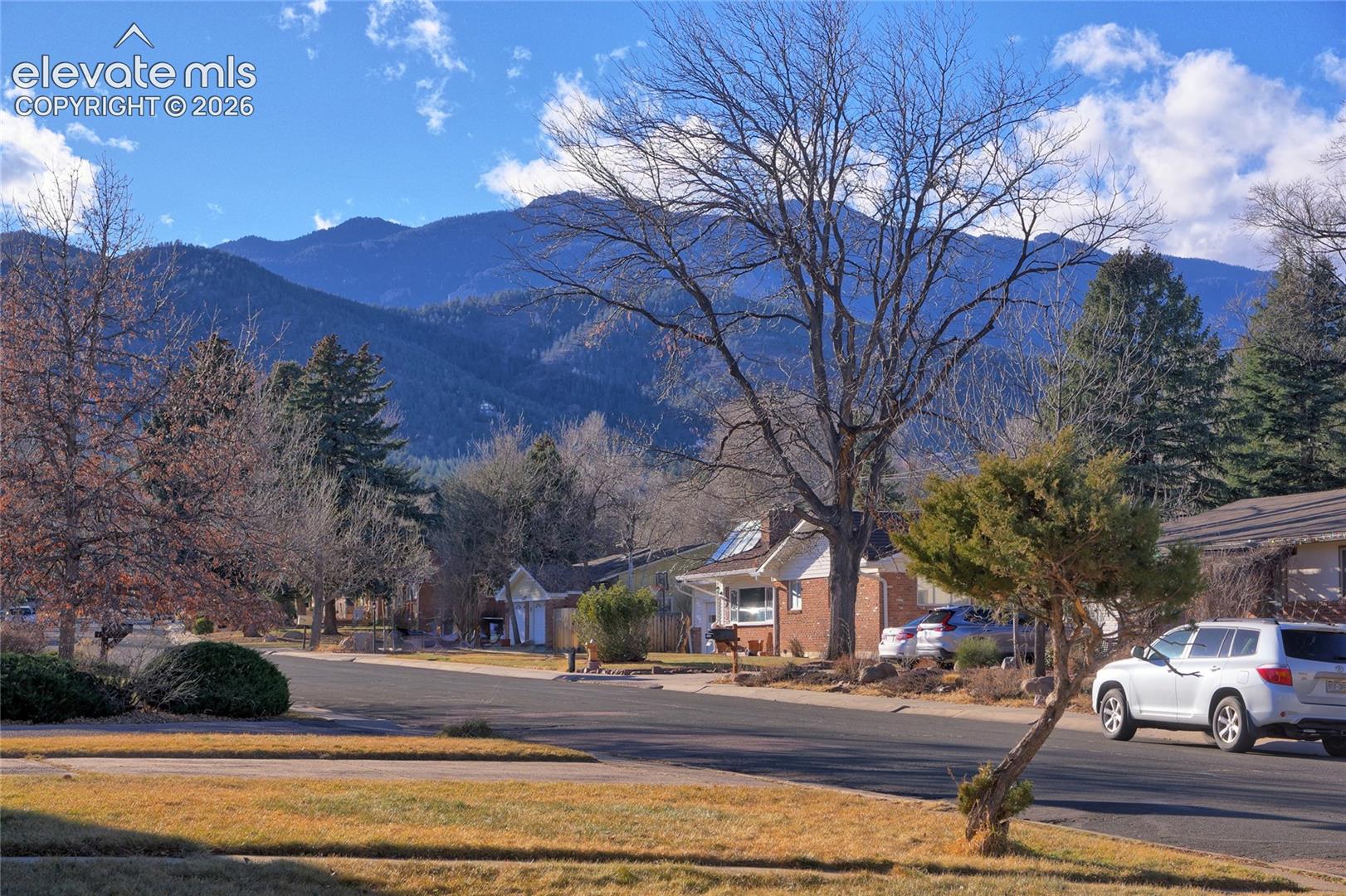 Look at those gorgeous mountain views!!!