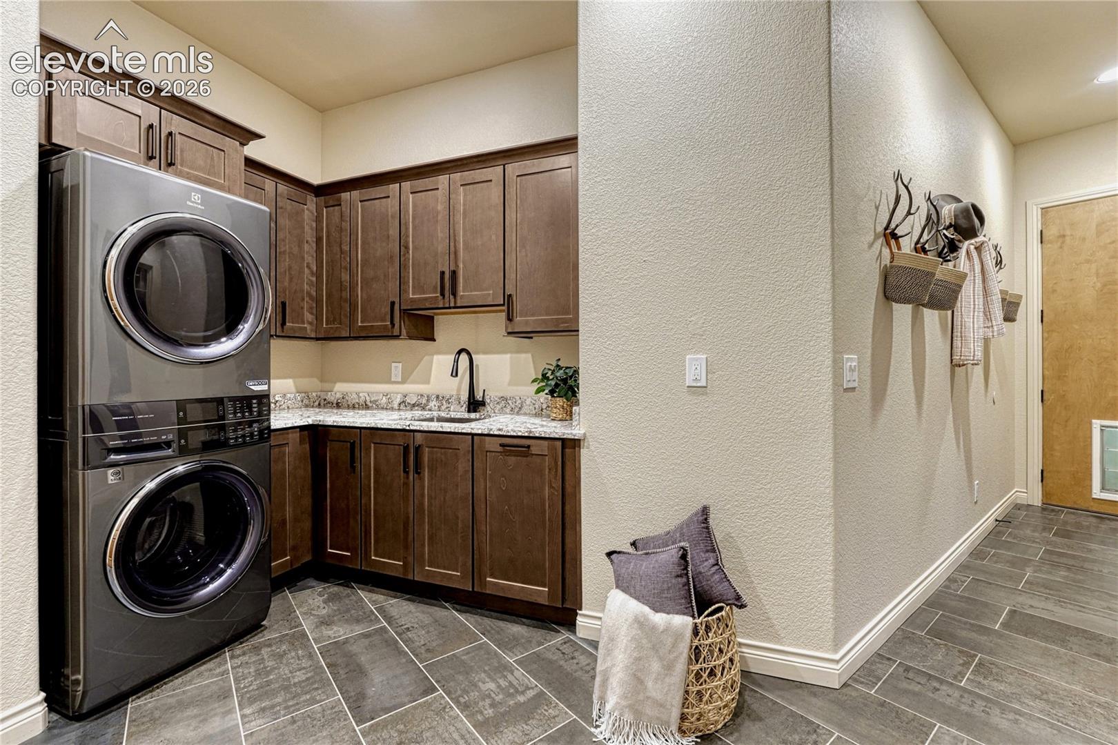 Almost makes doing laundry fun. : ) 