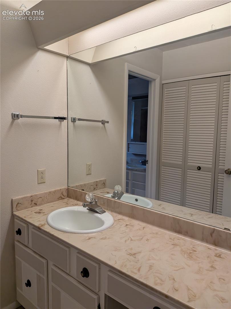 Hall bathroom 15060