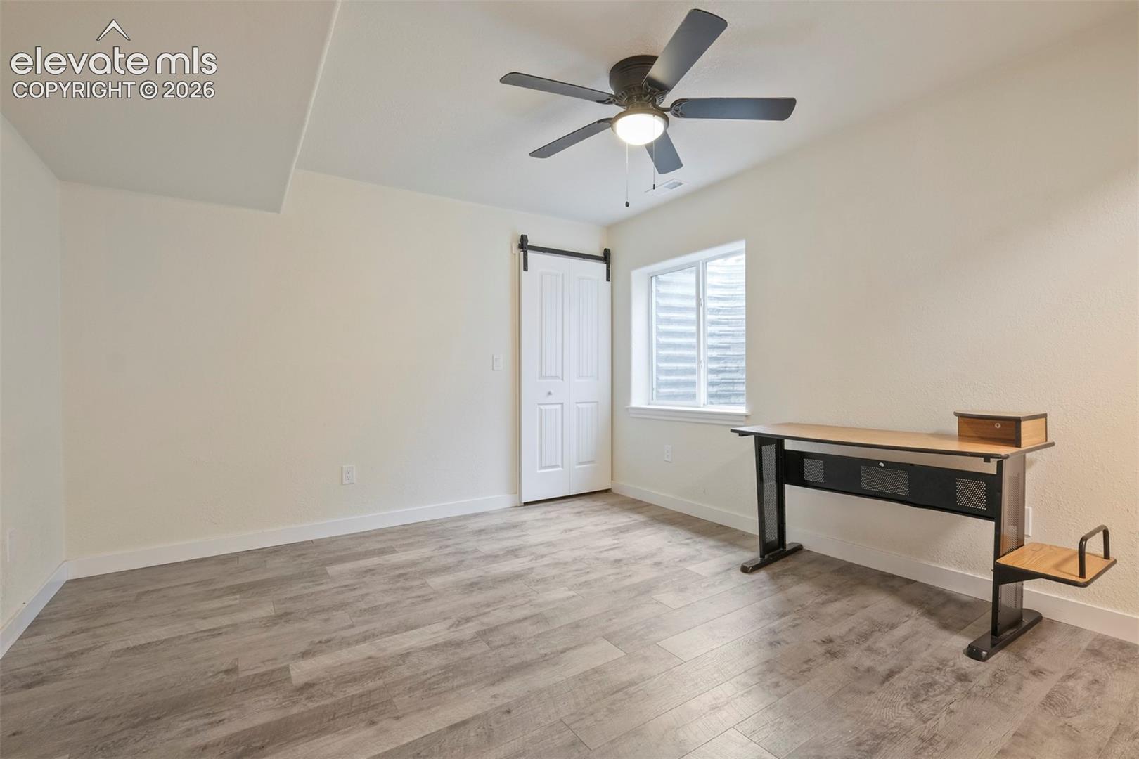 Basement: Large bedroom