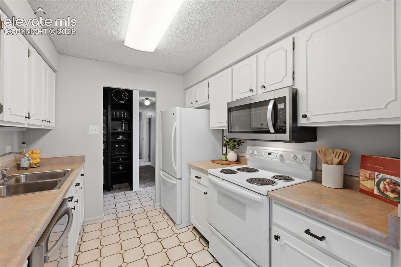 Photo 11 of 411 Lakewood Circle #B614, Colorado Springs
