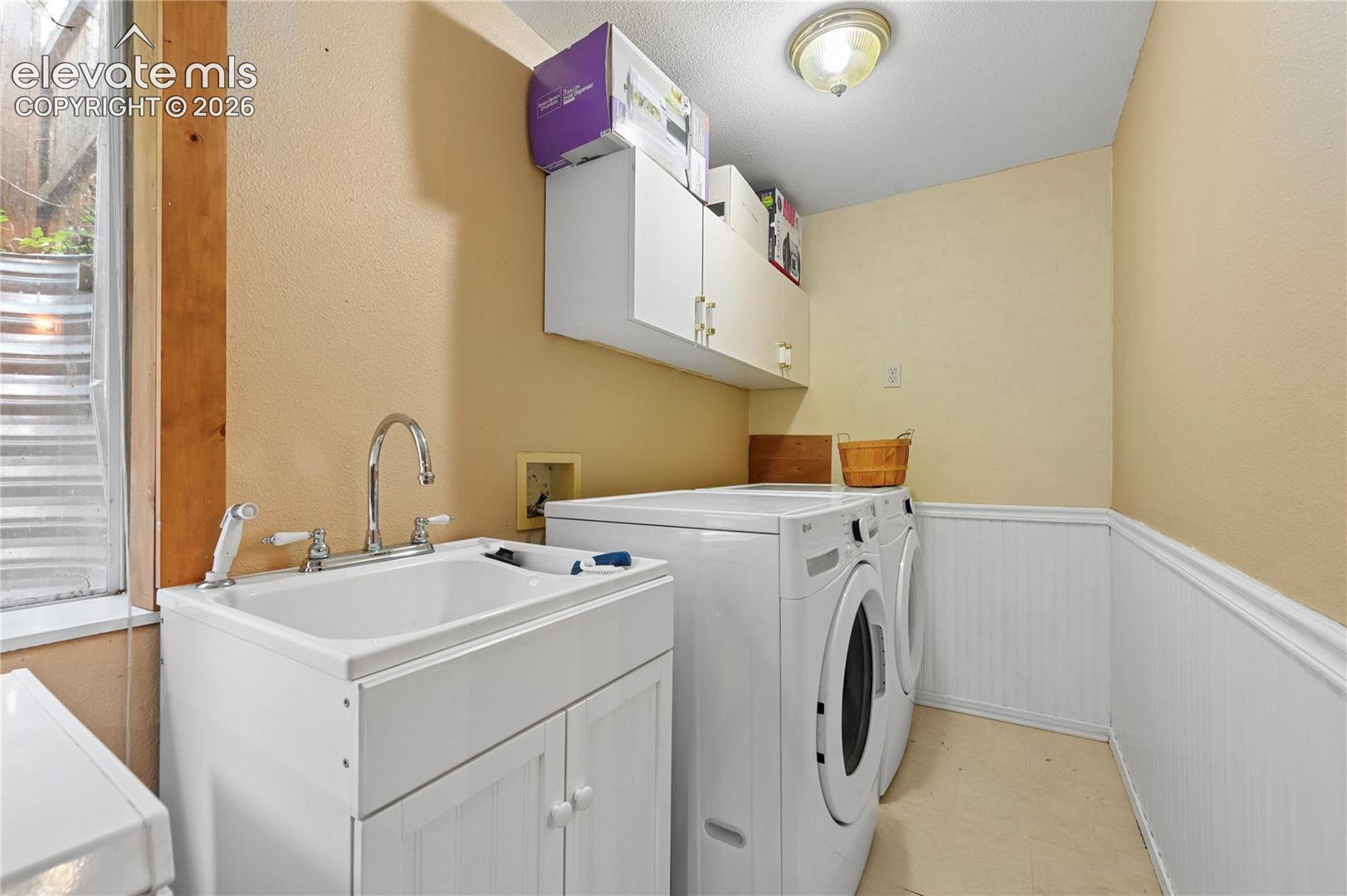 Basement laundry space