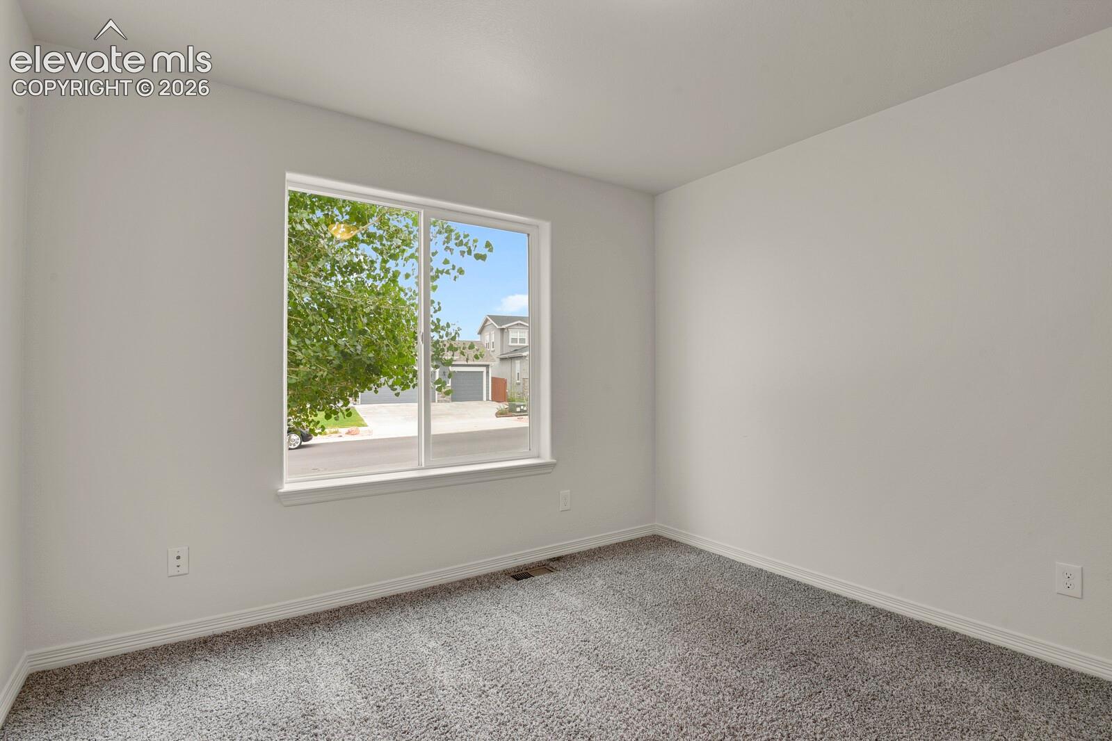 Photo 14 of 9823 Fairway Glen Drive, Peyton