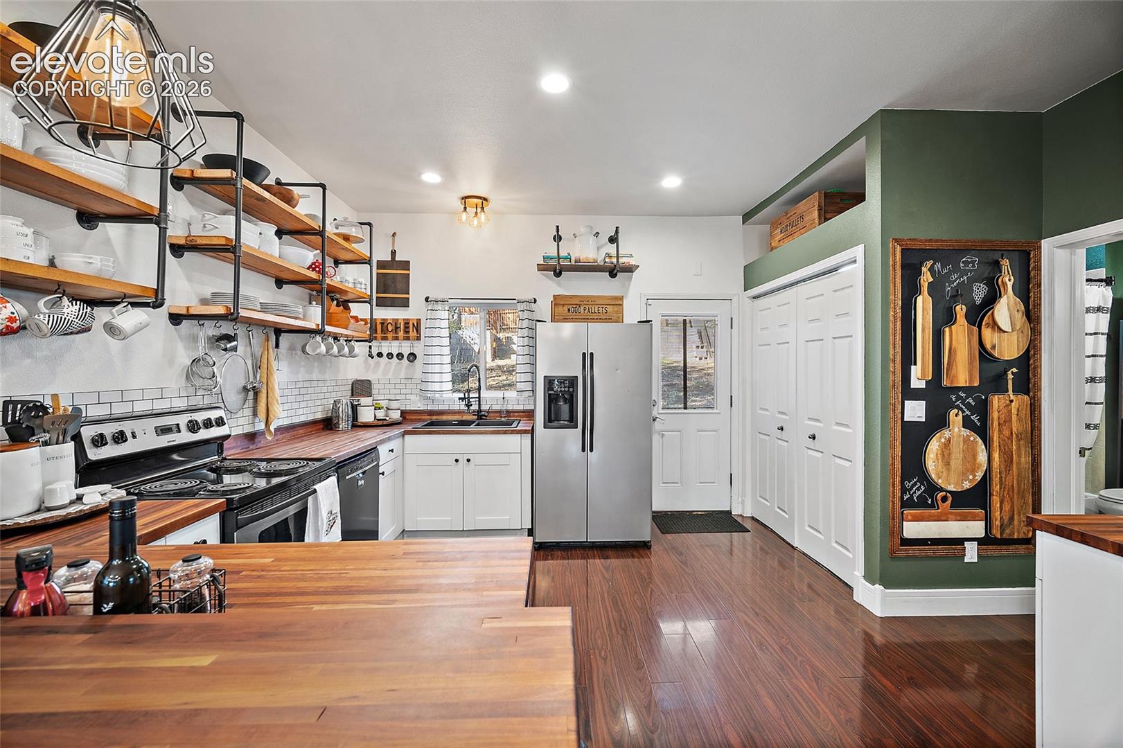 128 Chestnut St, Colorado Springs, CO 80905