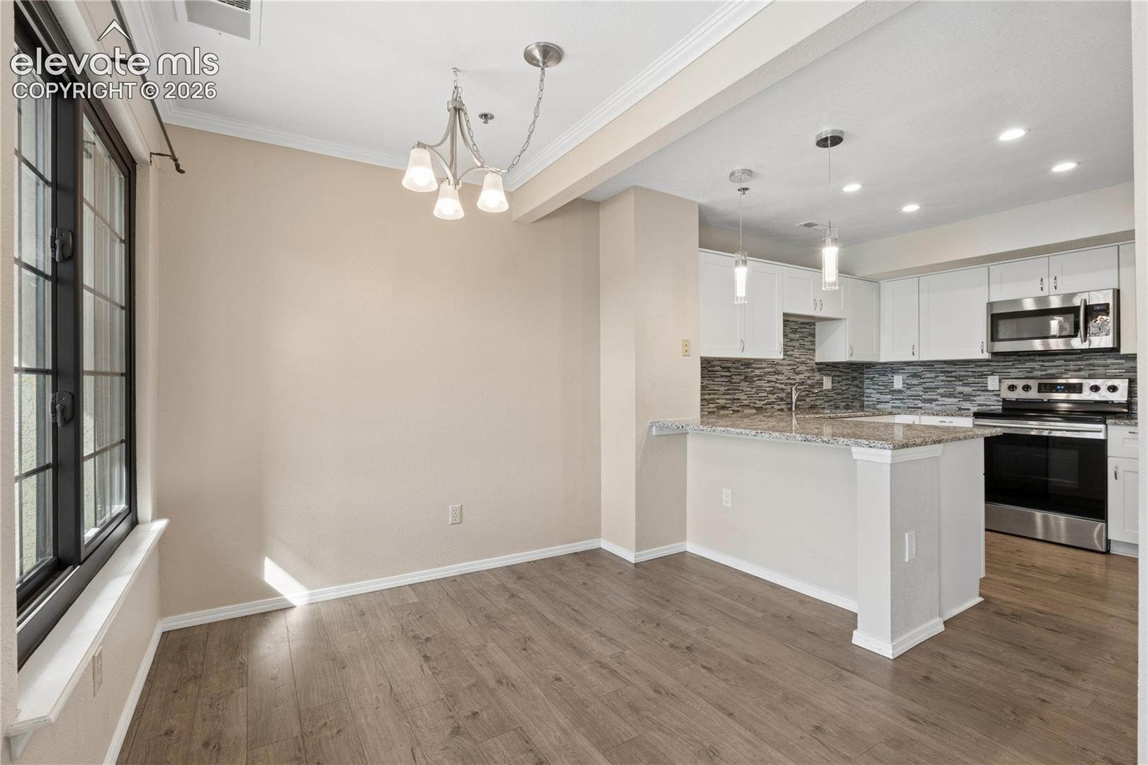 Light and Bright Dining area