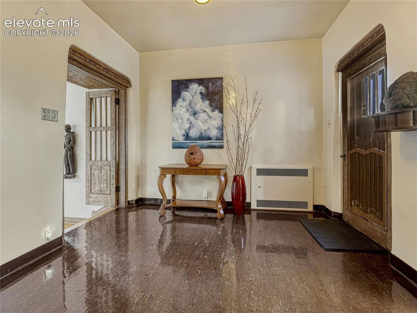 Art Deco laminate flooring and terra cotta tile