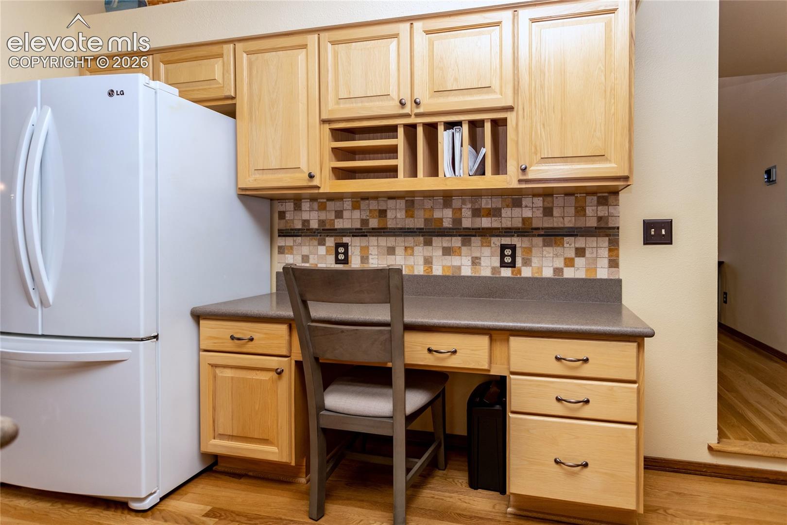 Oversized Work Desk is perfect for Household Organization