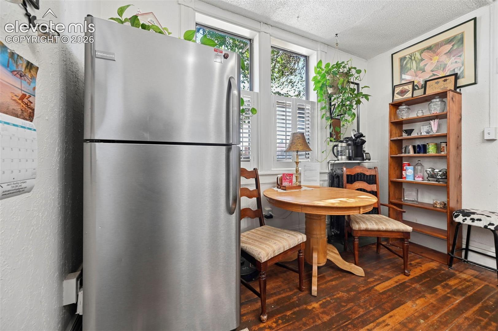 Full Size Apartment Kitchen