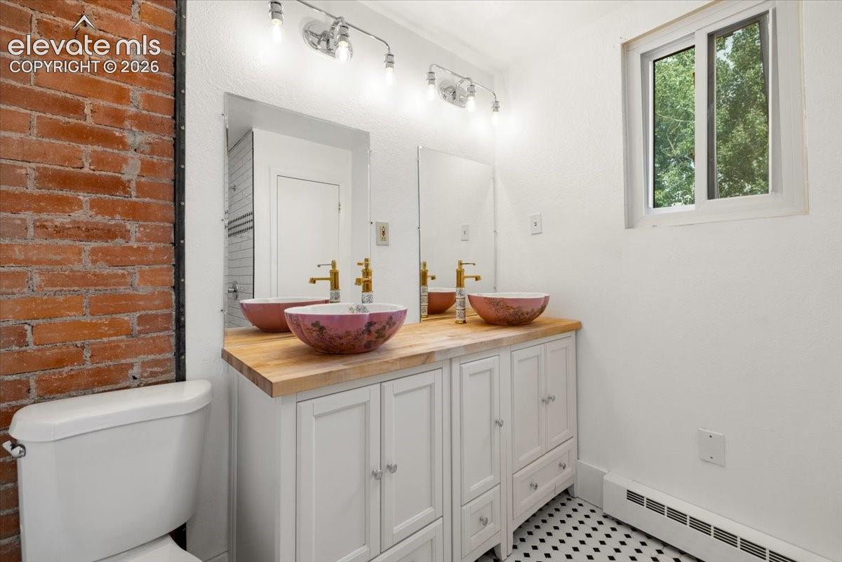 125 Ruxton - refreshed bath