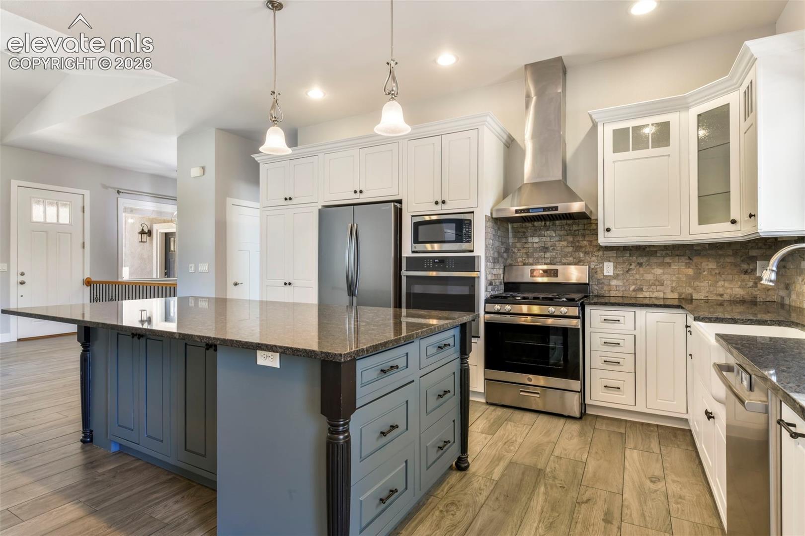 Incredible kitchen with island 