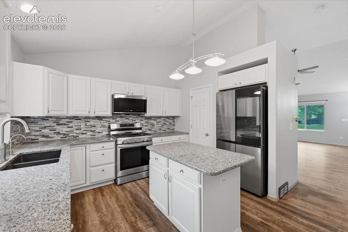 Photo 9 of 690 Snowpeak Court, Colorado Springs
