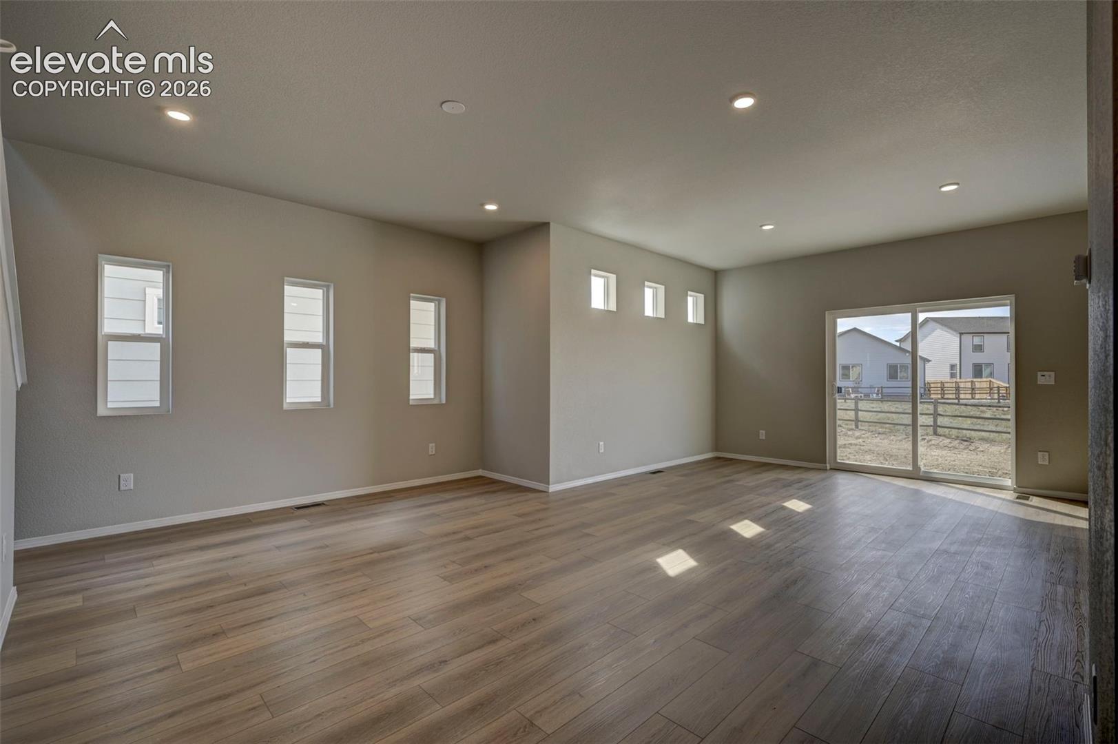 living and dining area - Grand Living Space