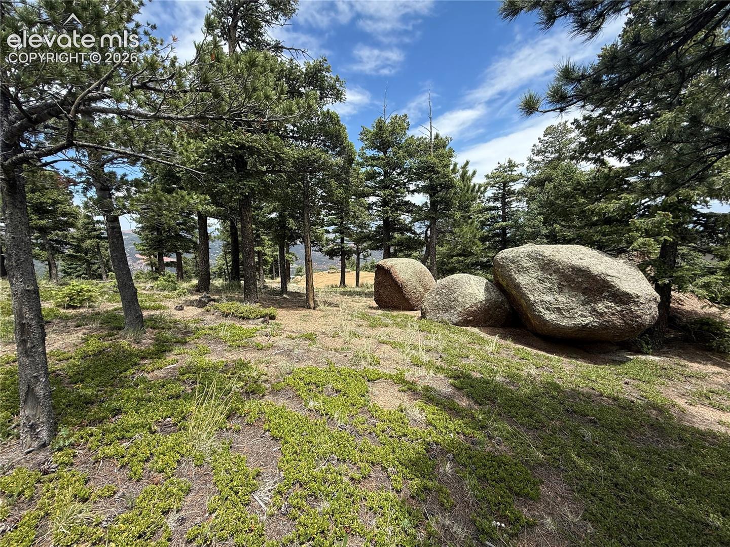 Build site/Lot with rock outcroppings