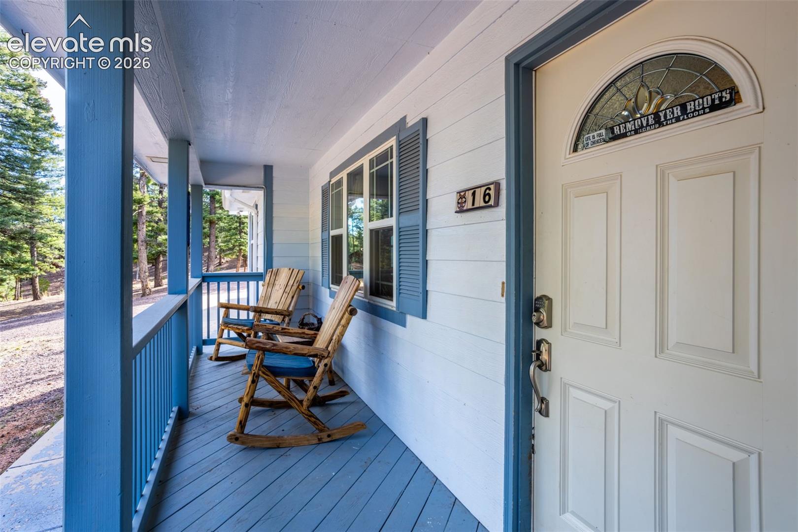 Front entrance with sitting area
