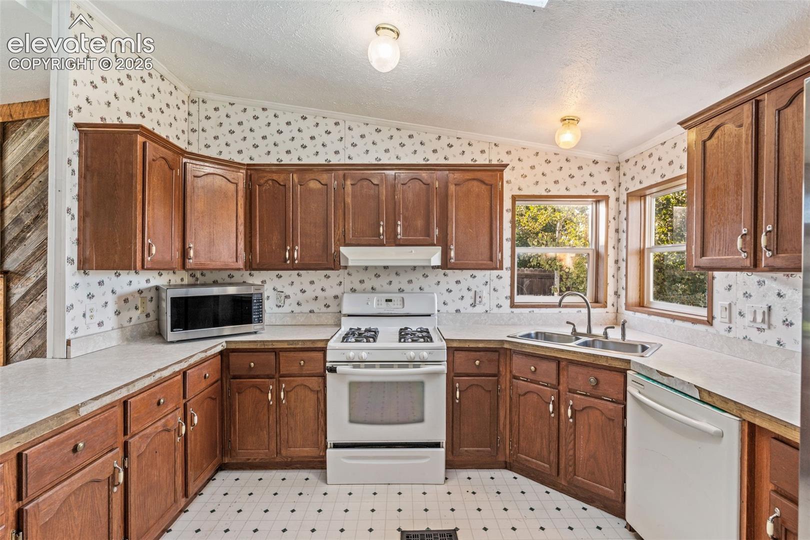 Photo 11 of 5873 S Quemoy Circle, Centennial
