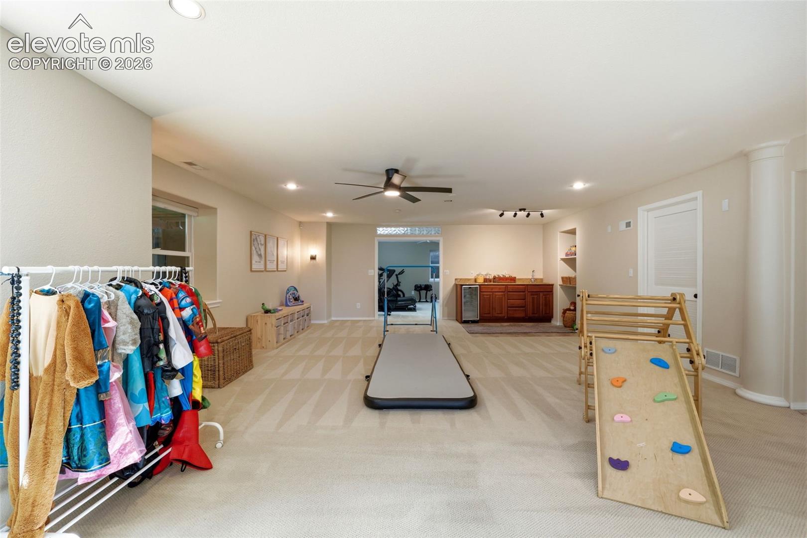 Basement with wet bar and plenty of space