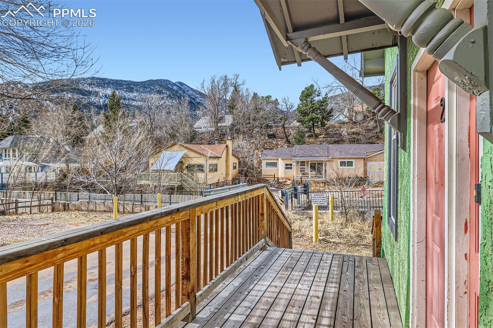 2 Narrows Rd, Manitou Springs, CO 80829