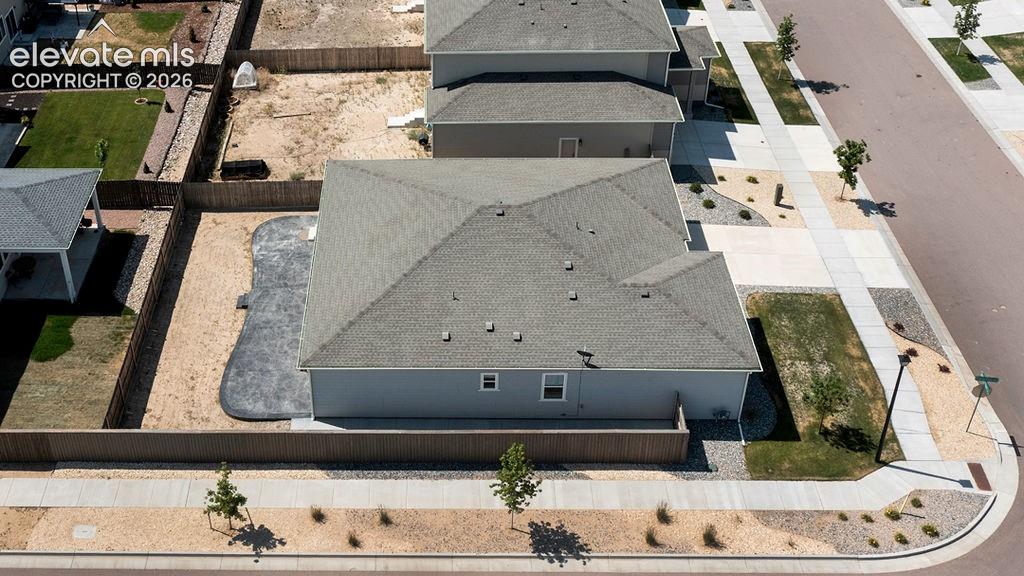 Gray shingle roofing and light gray siding