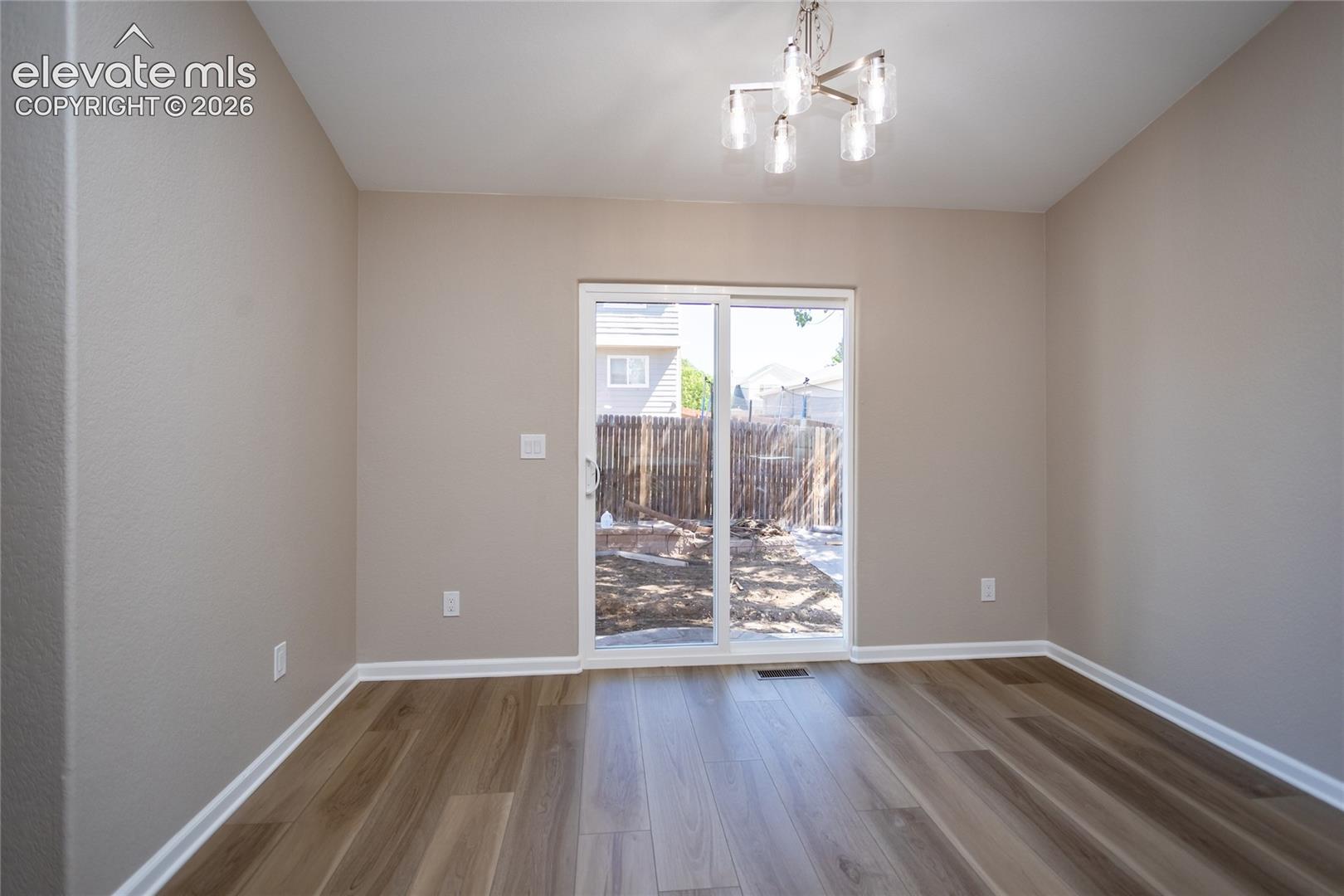 Plenty of space for gathering around the table with family & friends!
