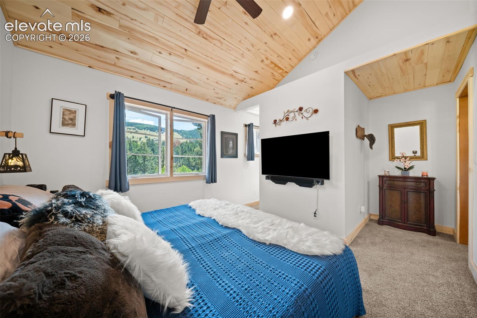 Main level primary bedroom