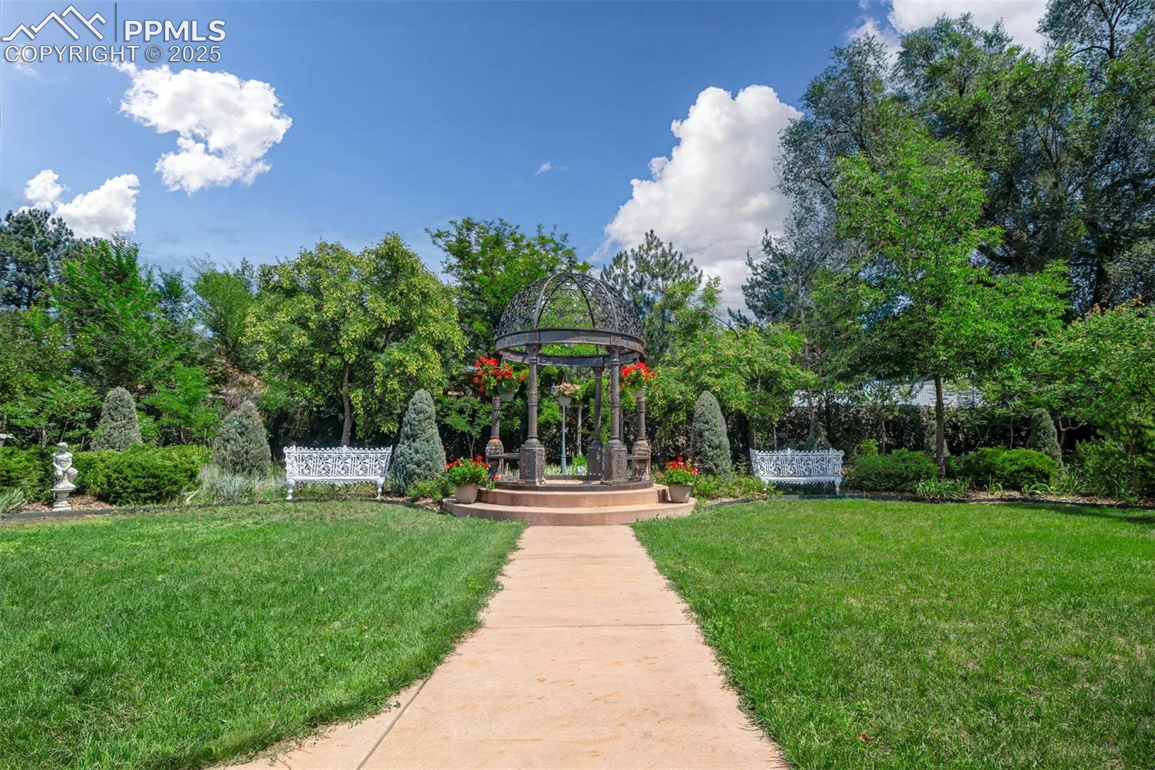 Parisian Garden: Reception Area