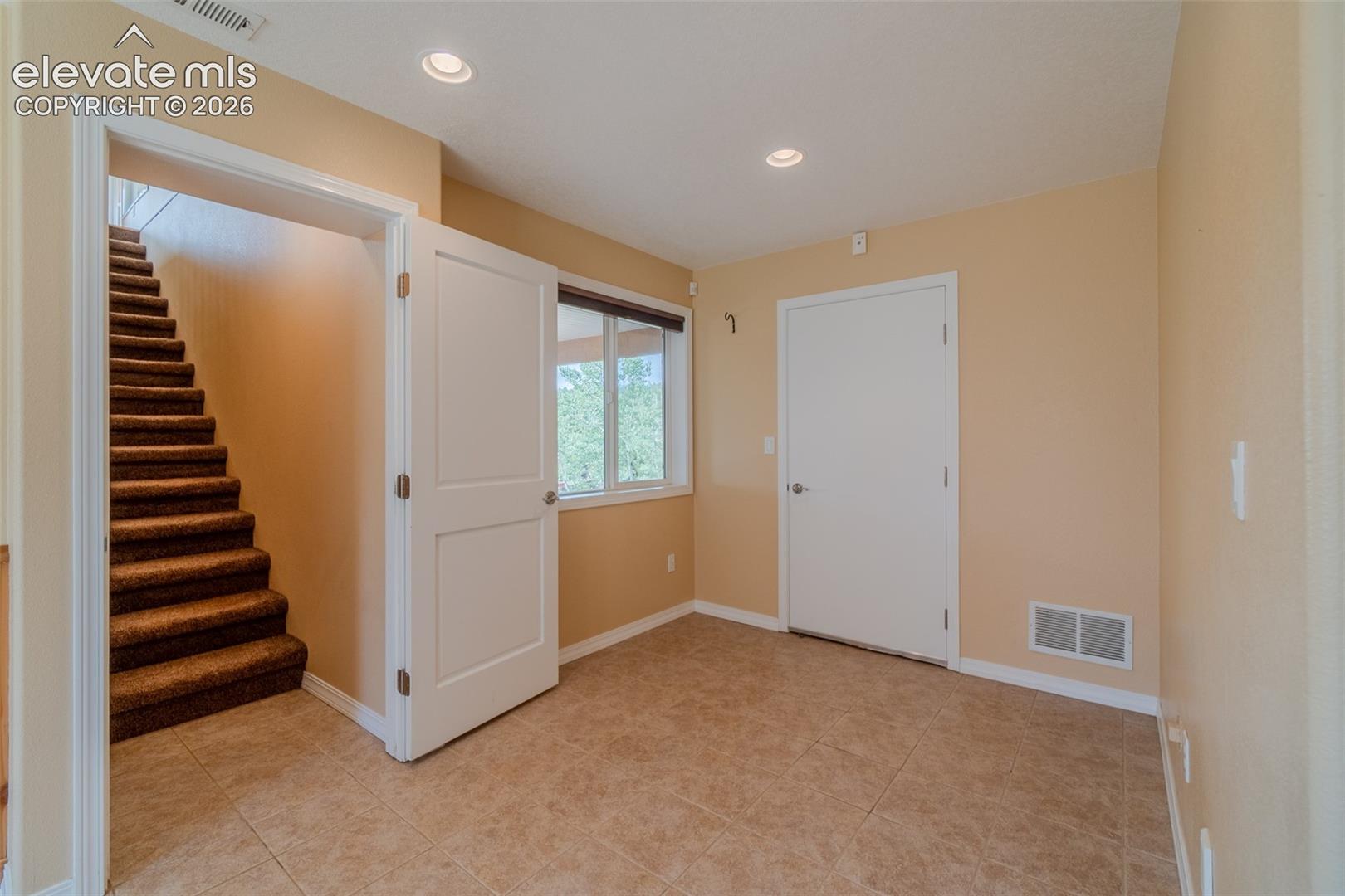Inviting basement bedroom with nearby 3/4 bathroom, perfect for guests, family, or a home office.
