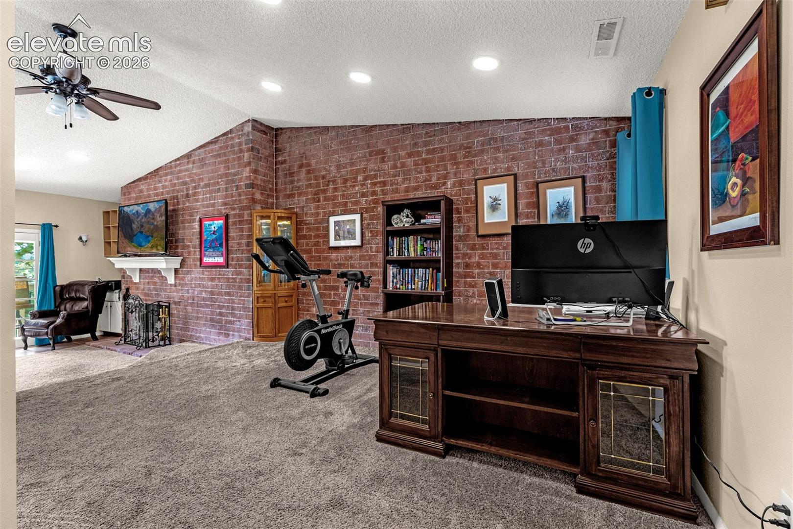 Multi-use space - office, sitting area, second dining area, etc