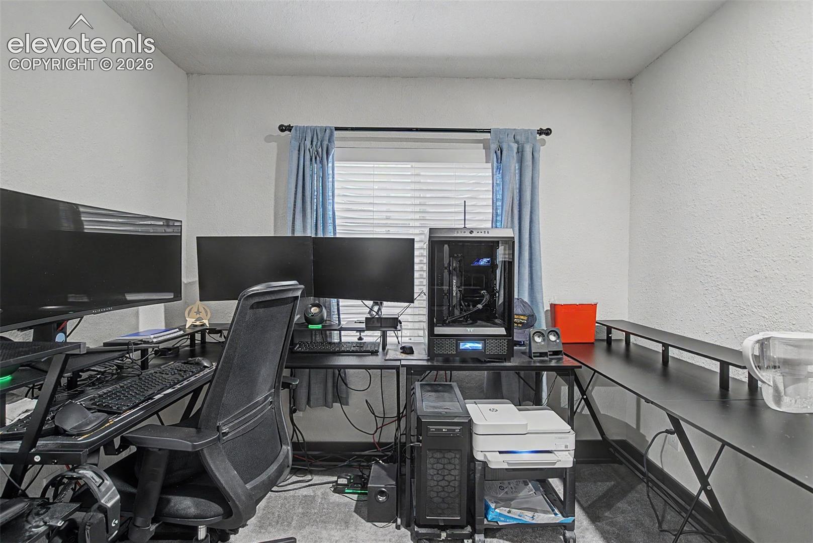 Flexible Home Office / Bonus Space