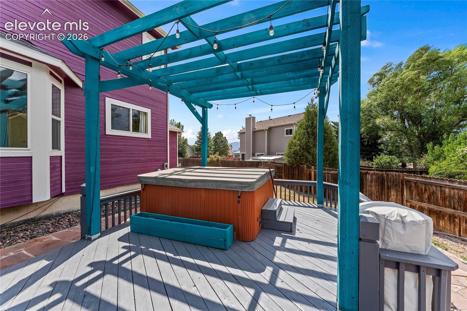Hot tub and pergola 