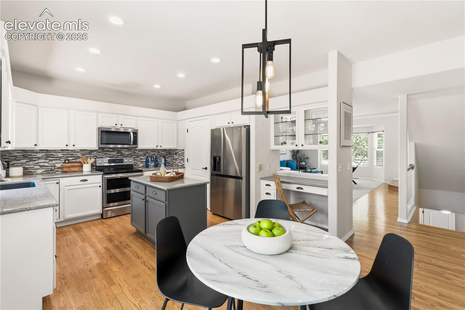 Breakfast nook & kitchen