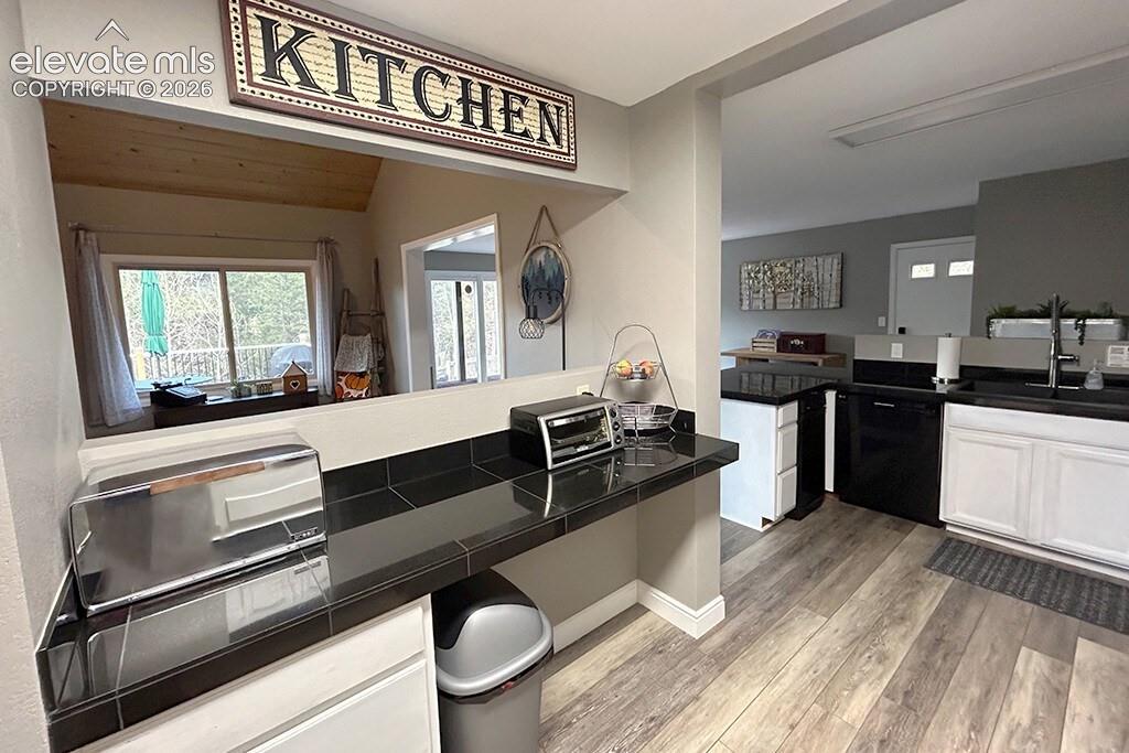Lots of counter top space with serving area facing the dining room