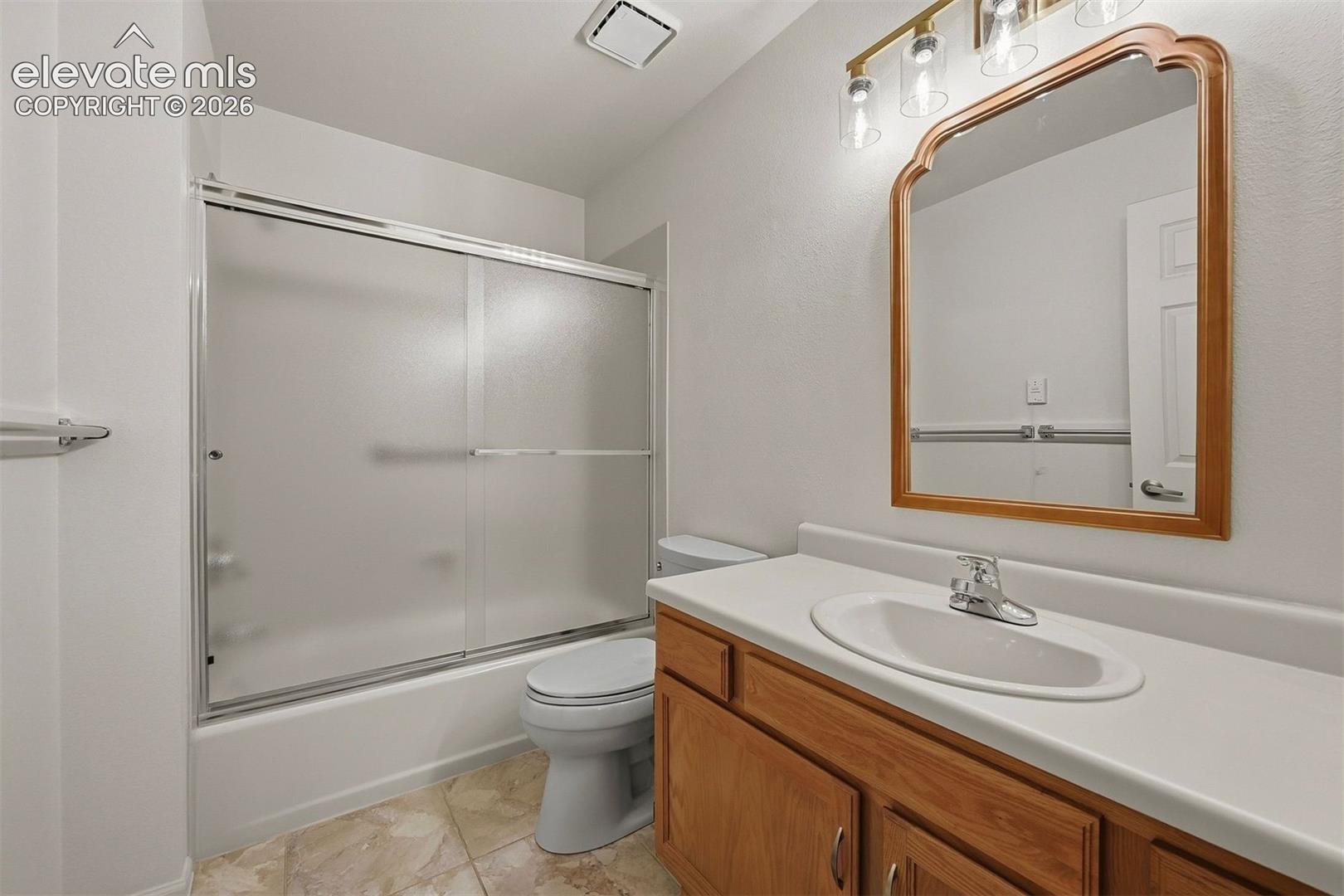 Main level secondary bathroom