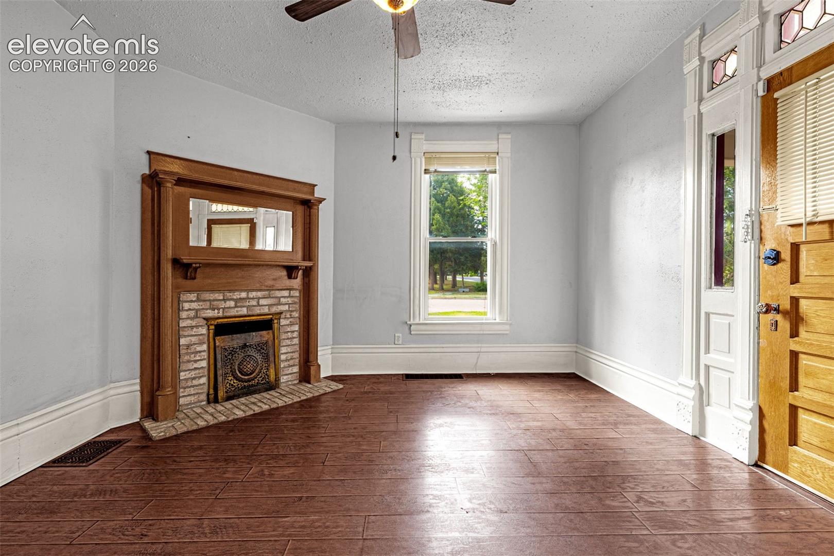 Main level unit, solid wood flooring