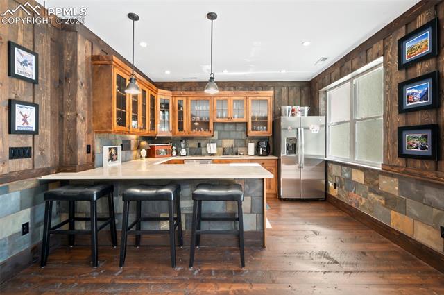 Bar area/Kitchen