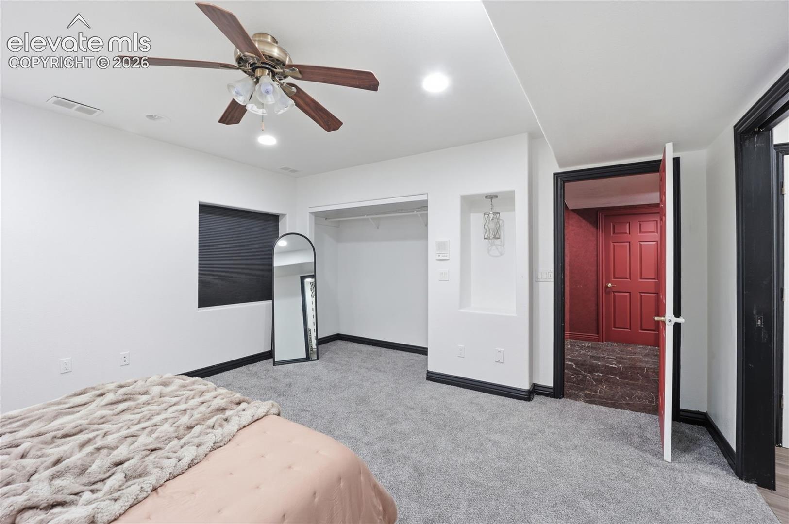 Recessed lighting, ceiling fan with light fixture, built-in wall niche, and gray carpeting