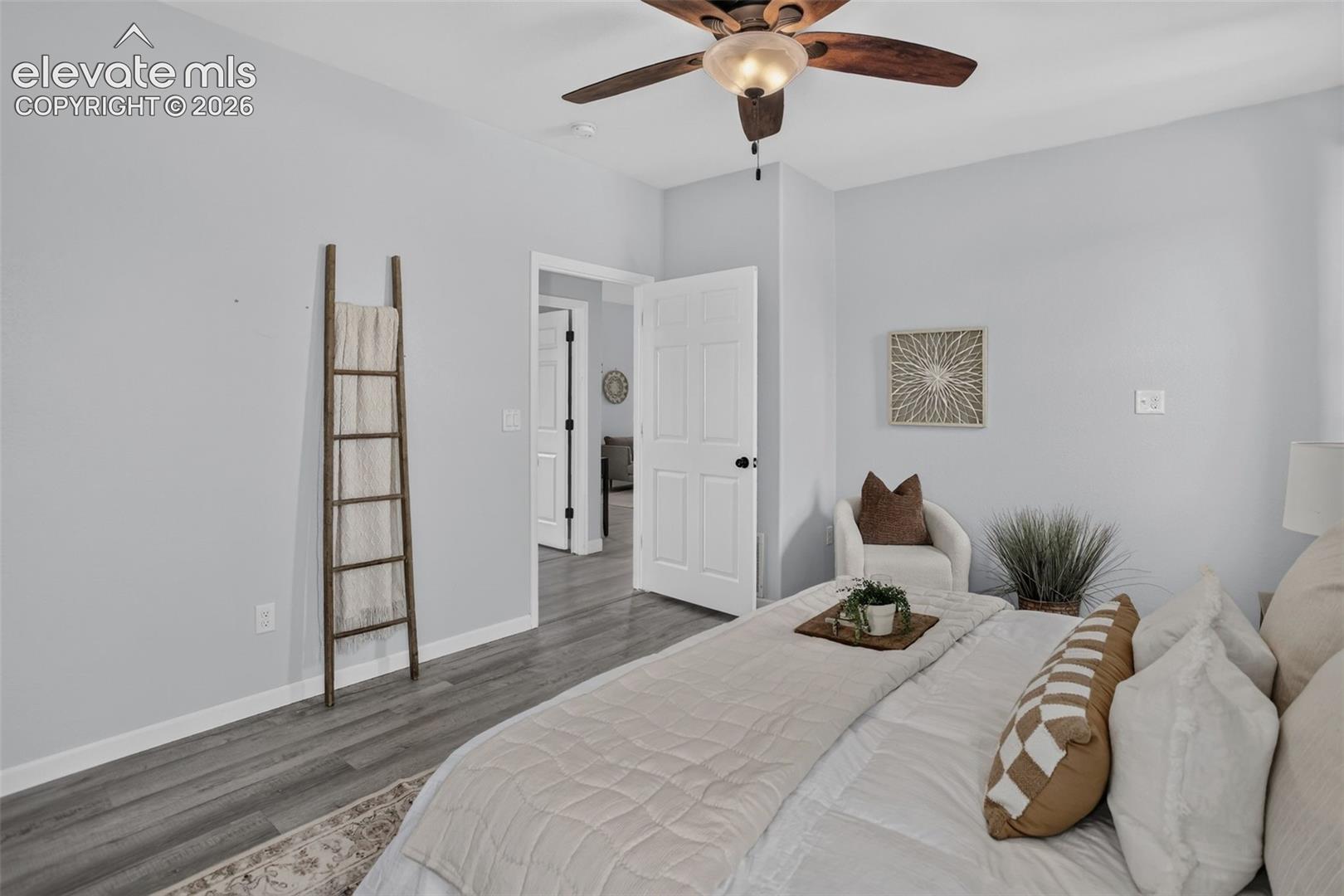 Large primary bedroom.