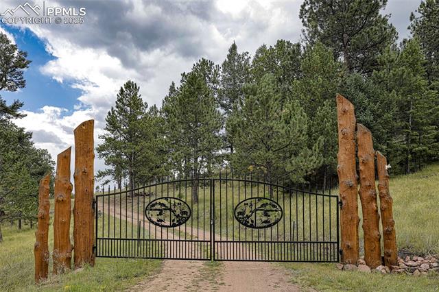 62 Cheyenne Rd, Florissant, CO 80816