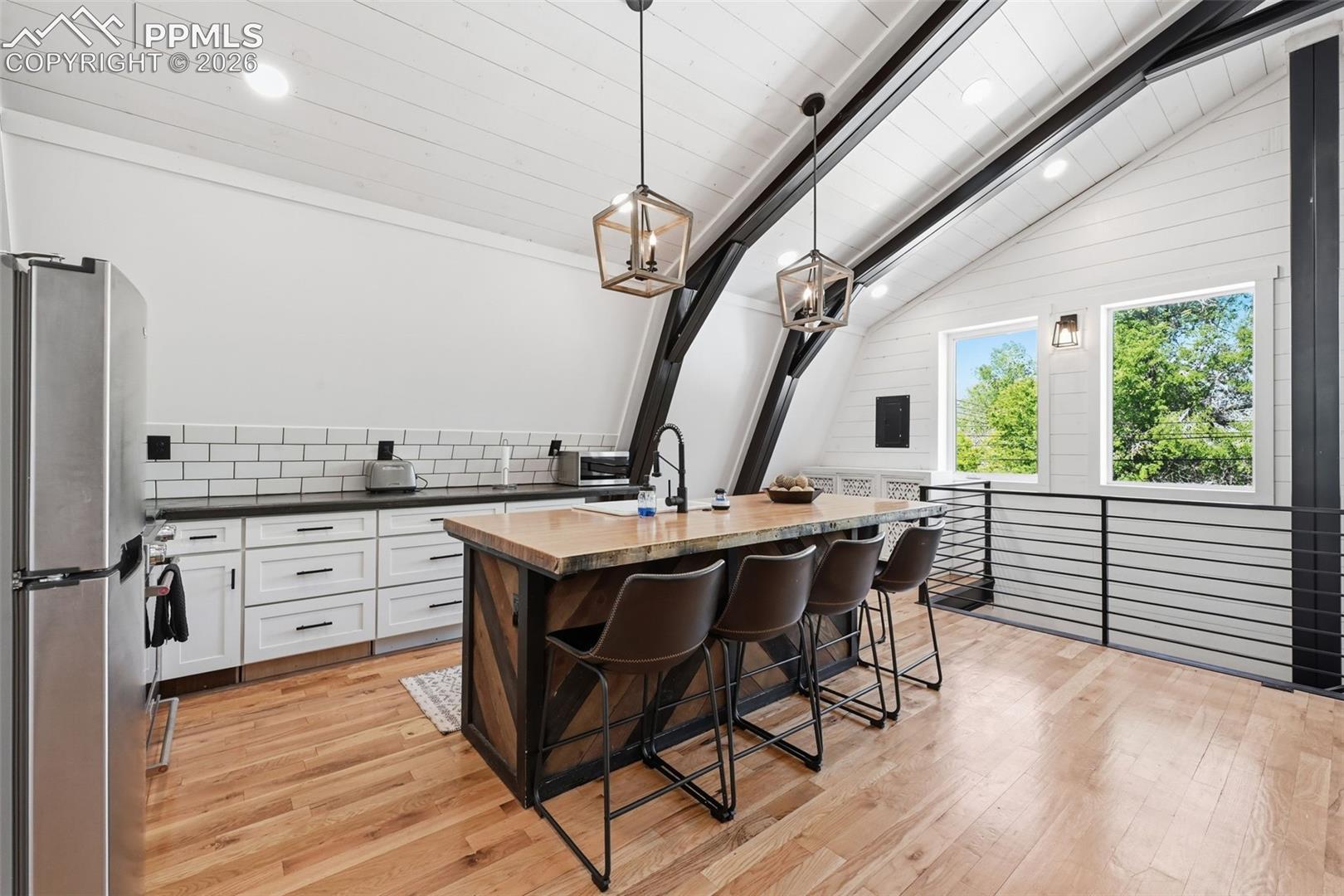 The workshop and apartment were built in 2019. 