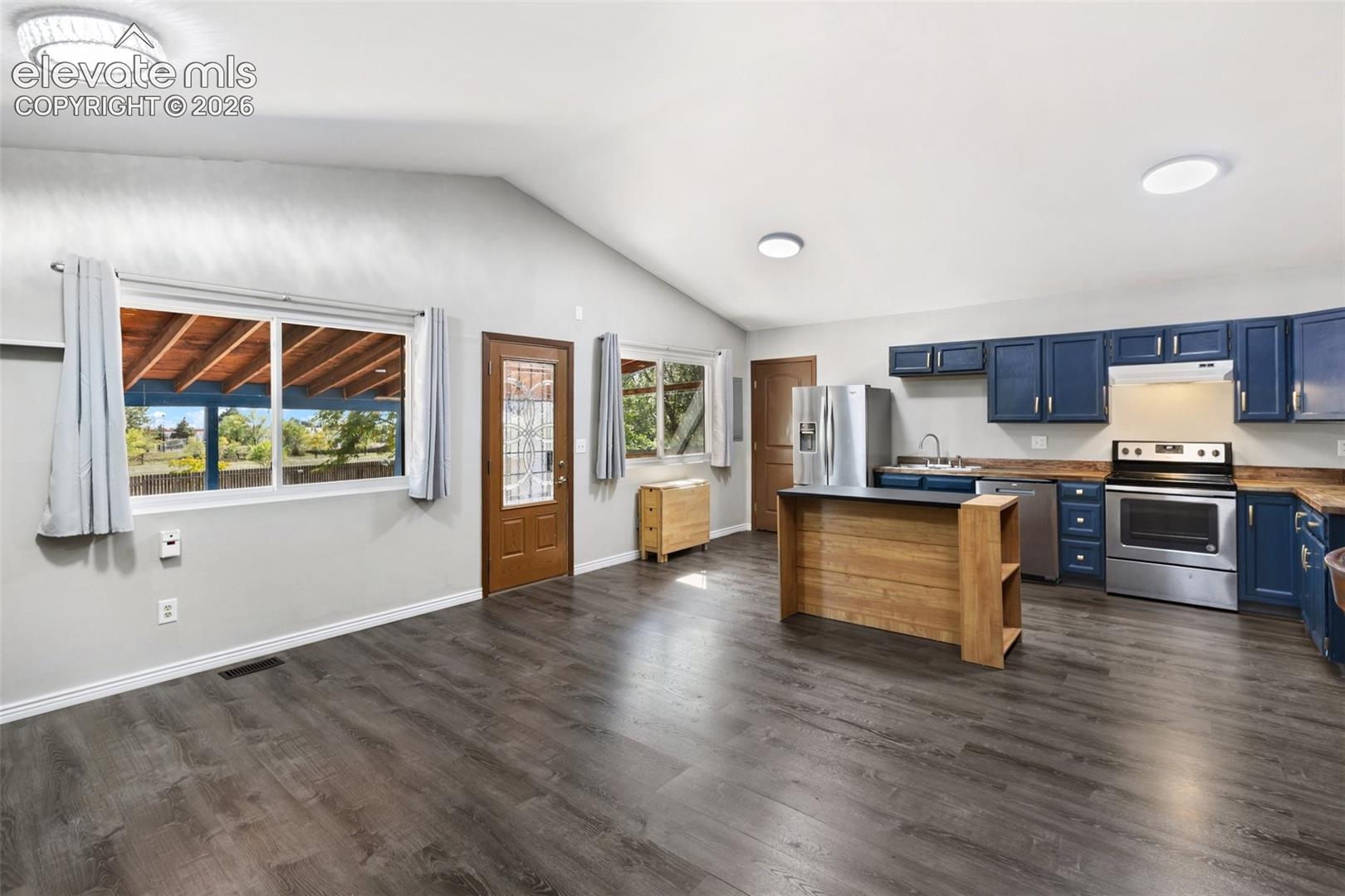 You're ready to entertain in this great room