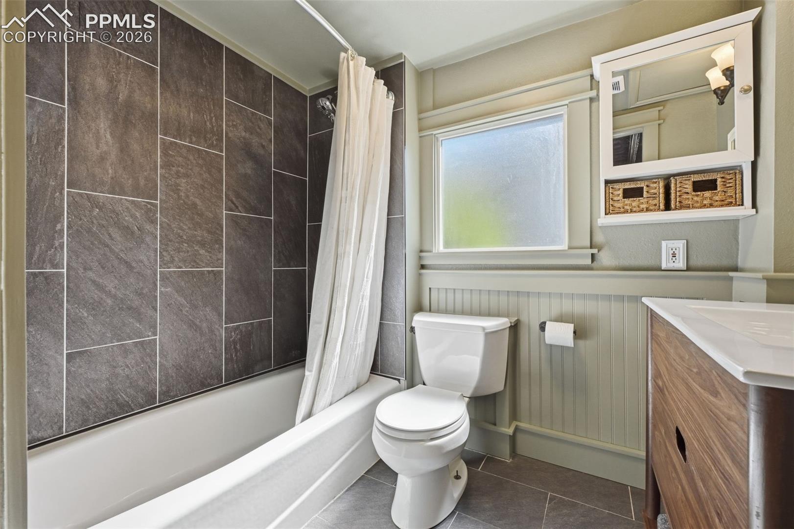 Main level full bath. 