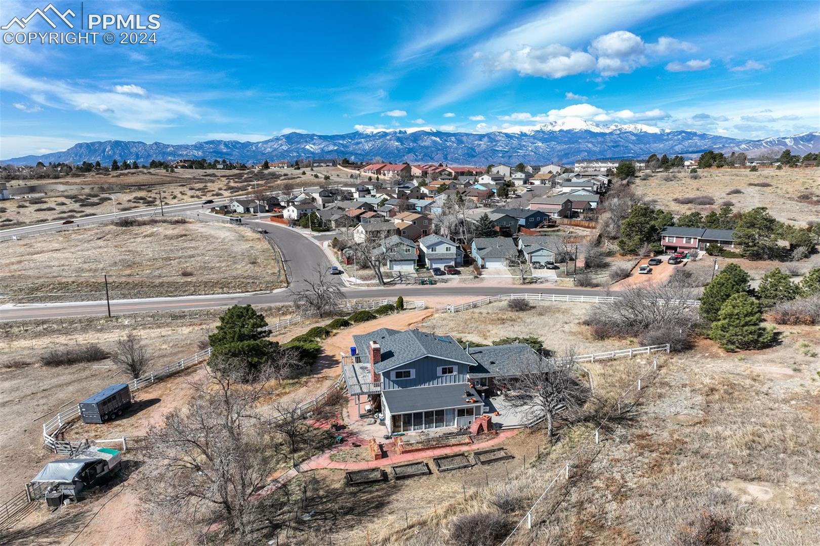 Bird's eye view with a mountain view