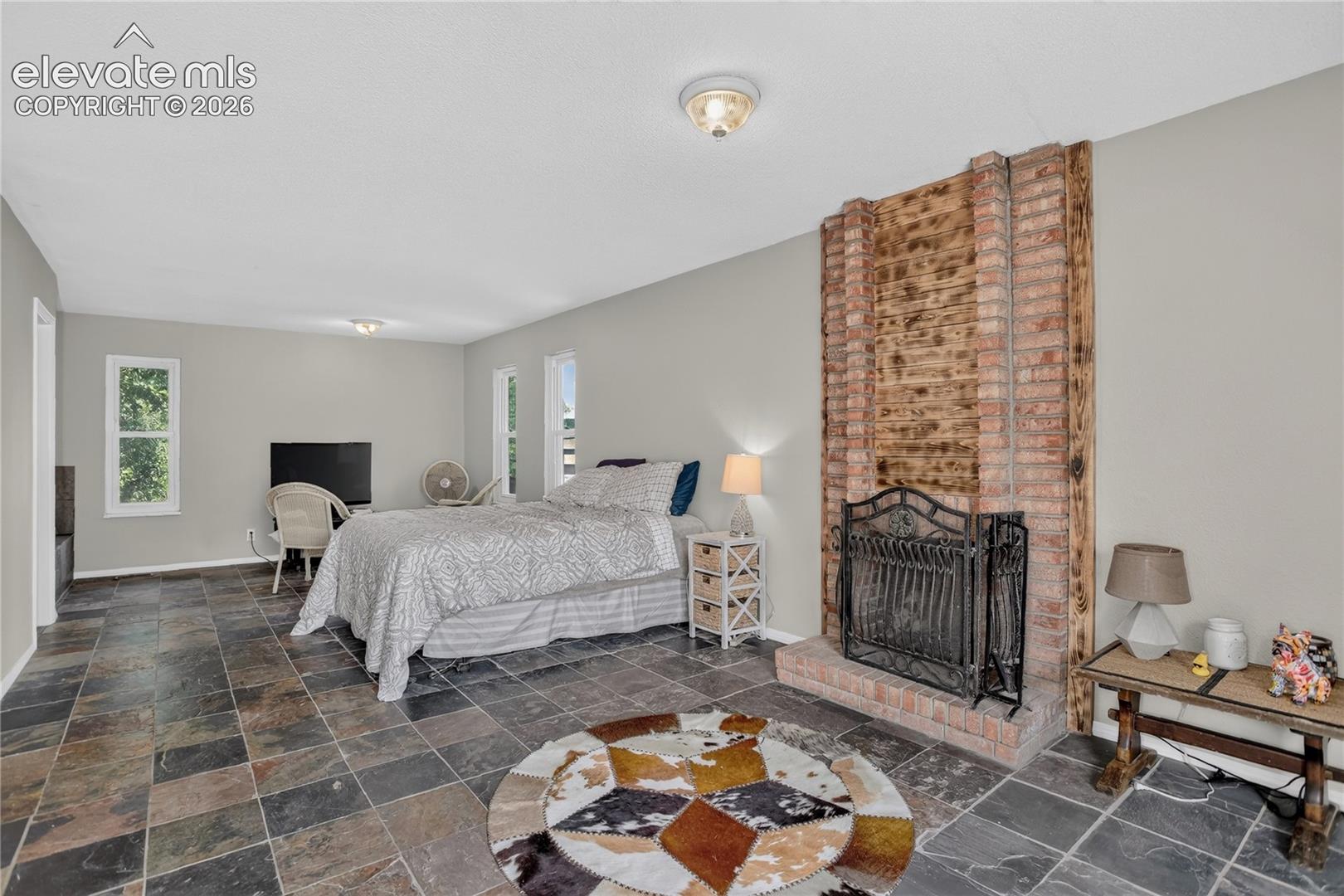 Large primary suite w/ fireplace