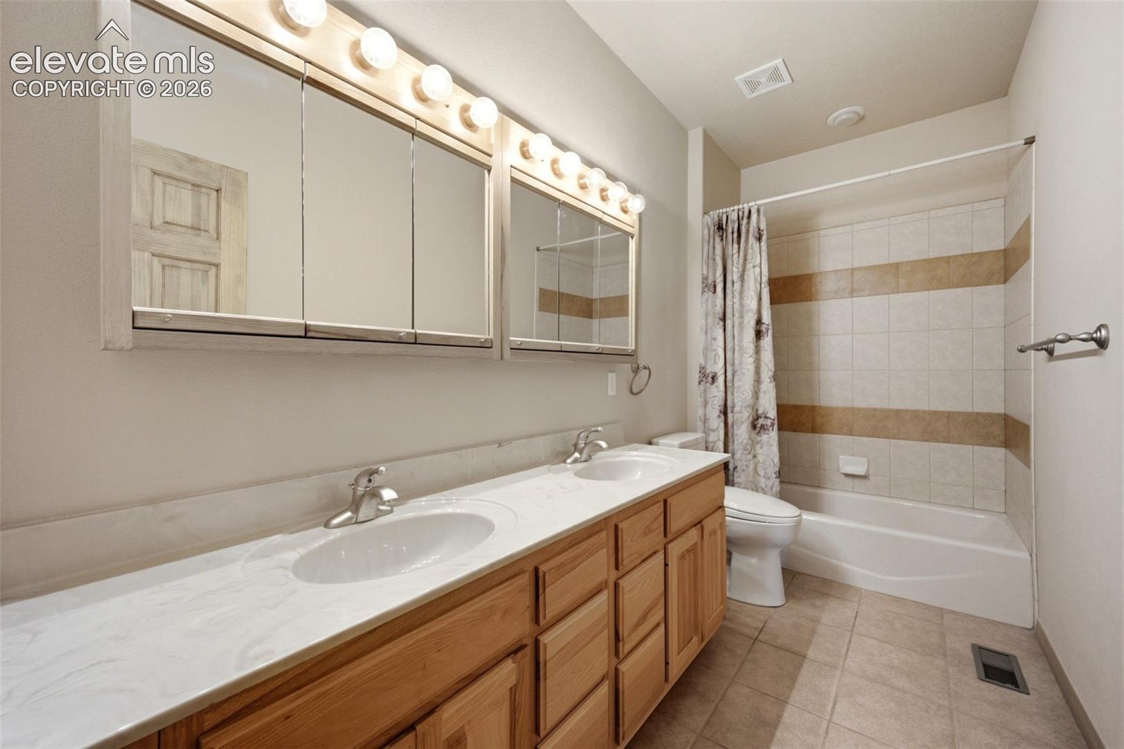 Main level bath