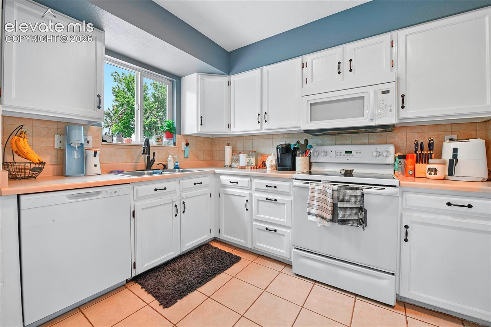 Photo 9 of 6830 Parkridge Court, Colorado Springs