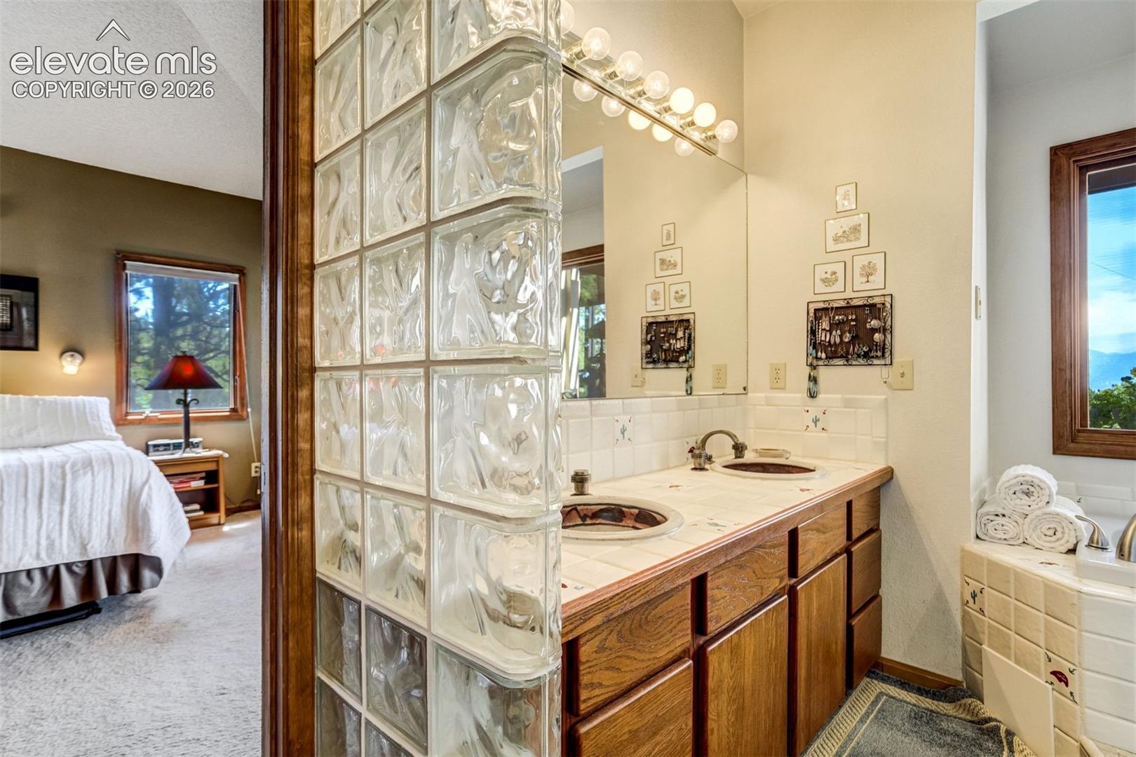Dual sinks and primary bathroom off the primary bedroom
