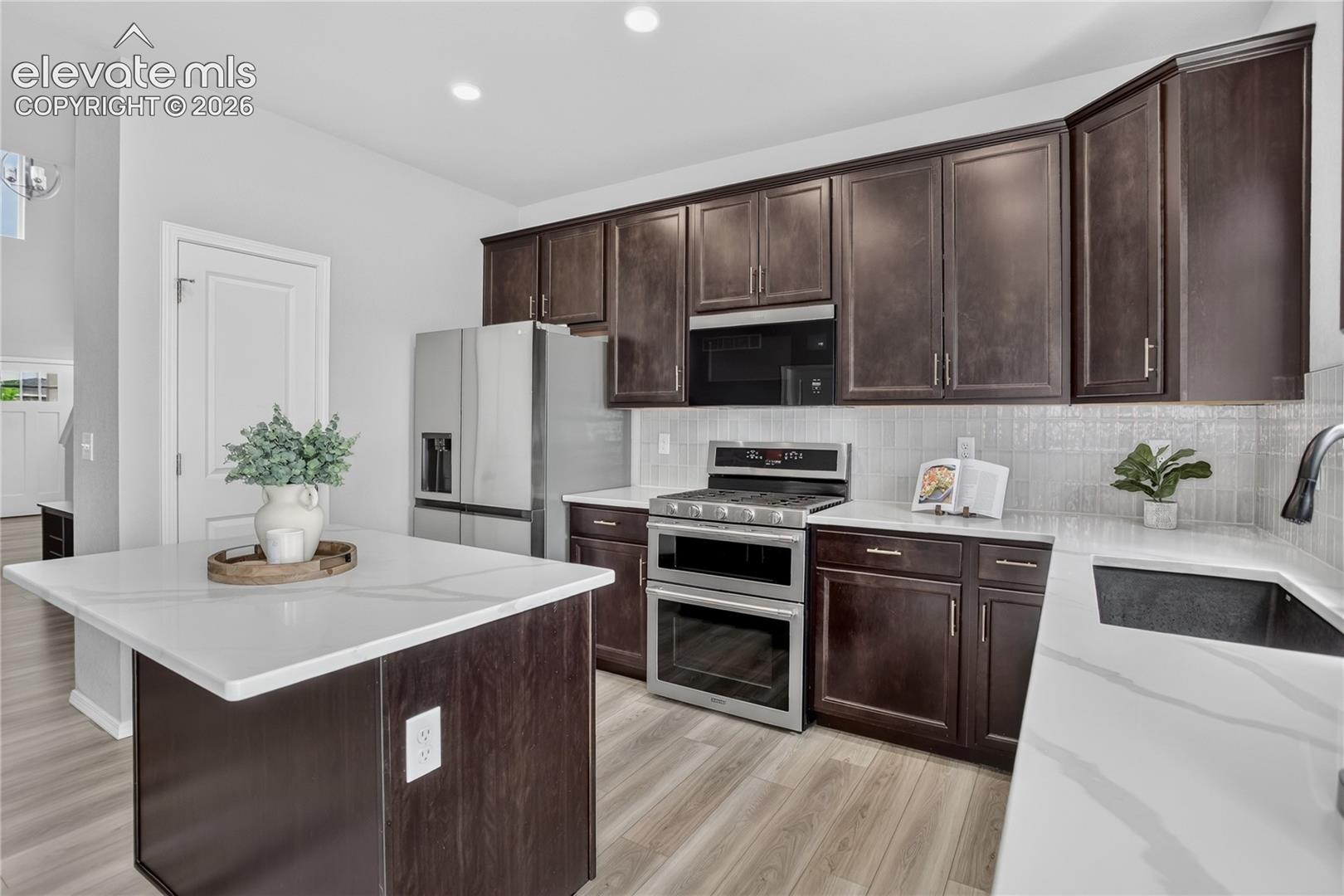 Kitchen w/ new quartz counters