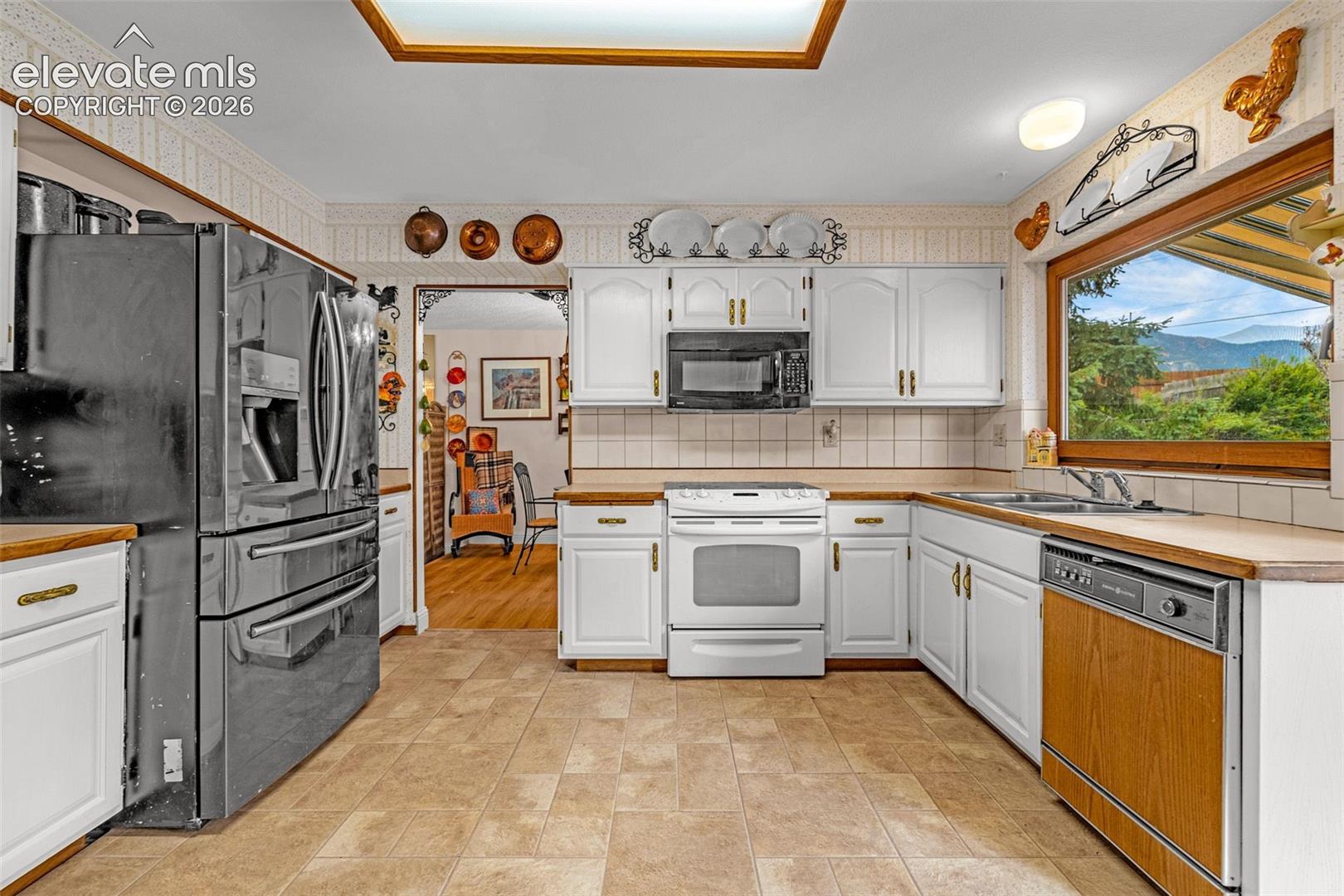 Photo 9 of 3146 Breckenridge Drive, Colorado Springs