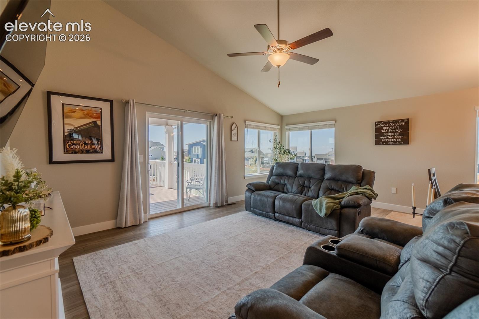 Photo 11 of 11073 Asbee Street, Peyton